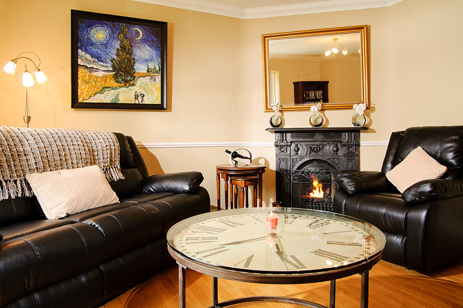 The living room at Sika Lodge